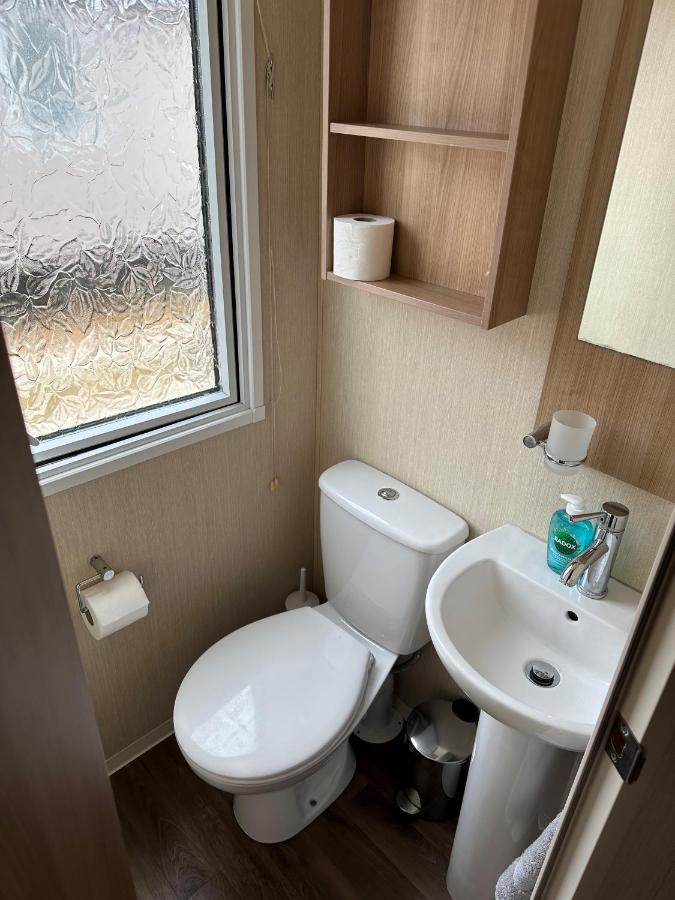 Sea Breeze Cabin Poole Kültér fotó