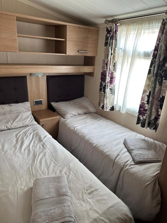 Sea Breeze Cabin Poole Kültér fotó