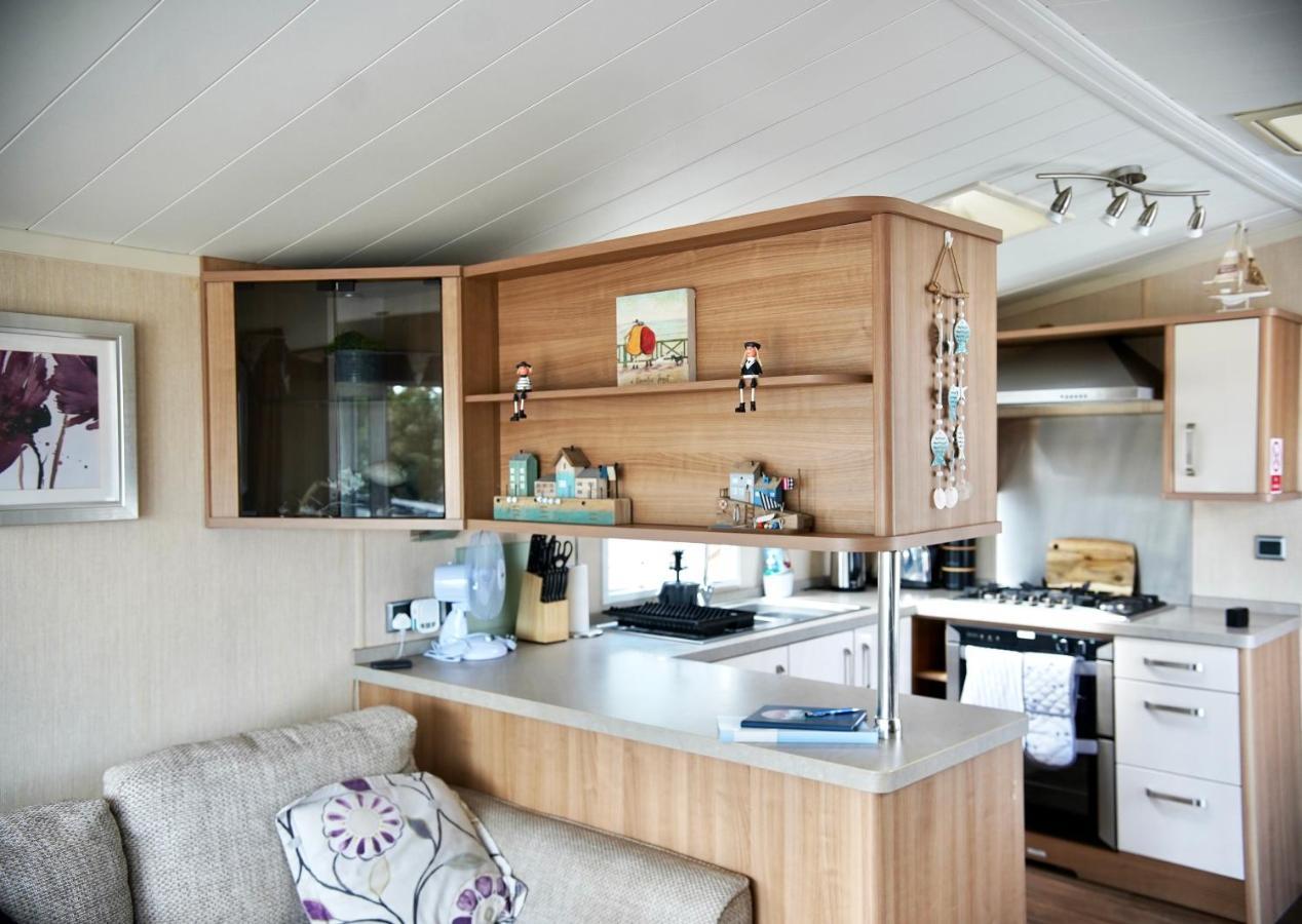 Sea Breeze Cabin Poole Kültér fotó